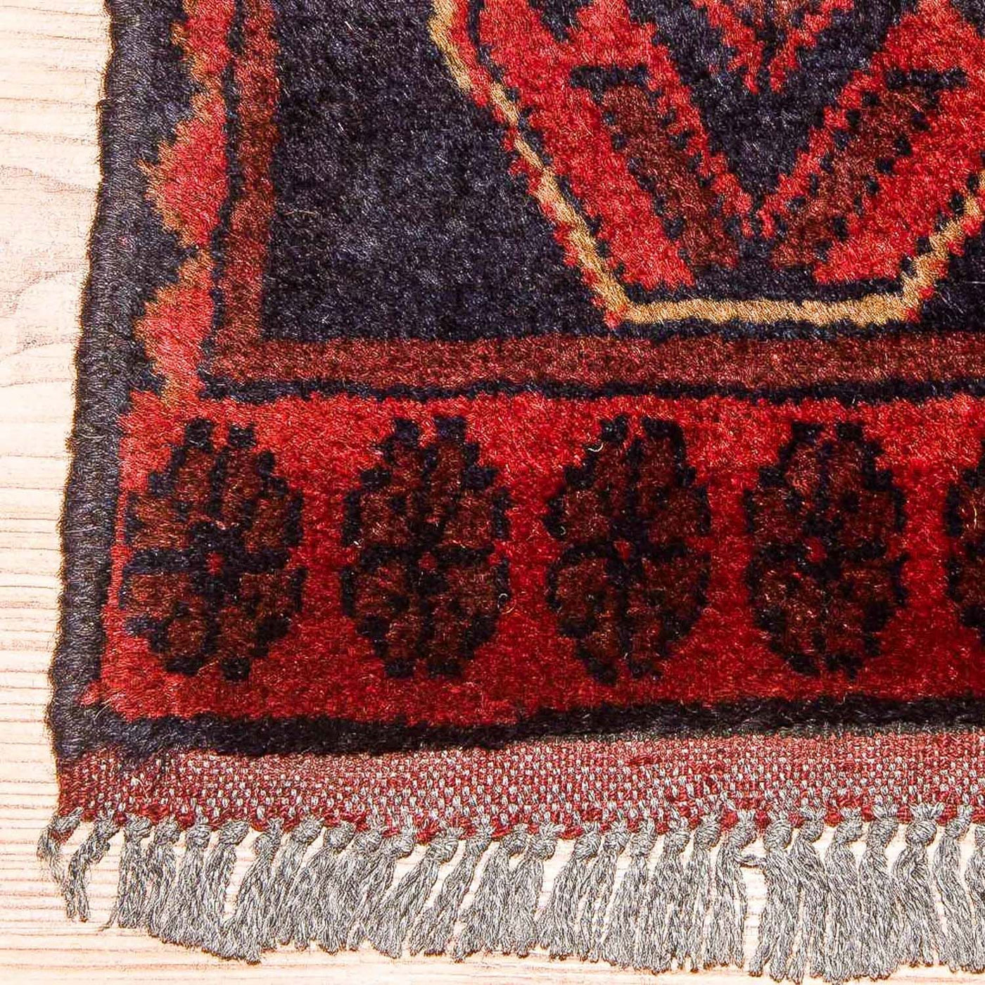 Khal Mohammadi Mattan 189x116cm - Oriental Carpet