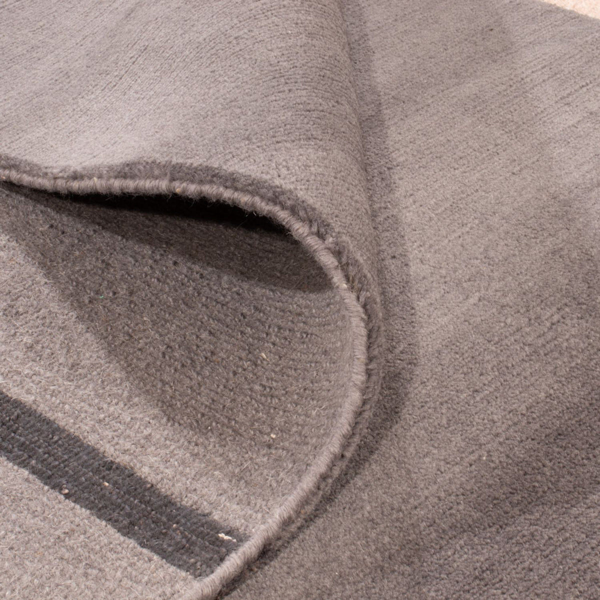 Designermatta - 247 x 174 cm - grått