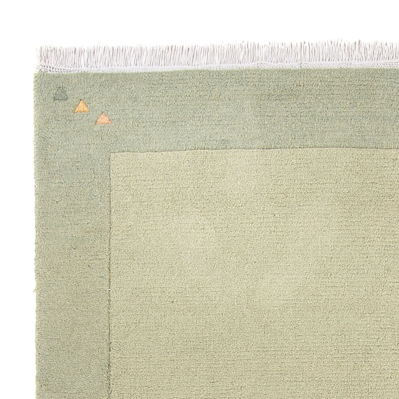 Nepal mattan - 240 x 170 cm - olivgrön