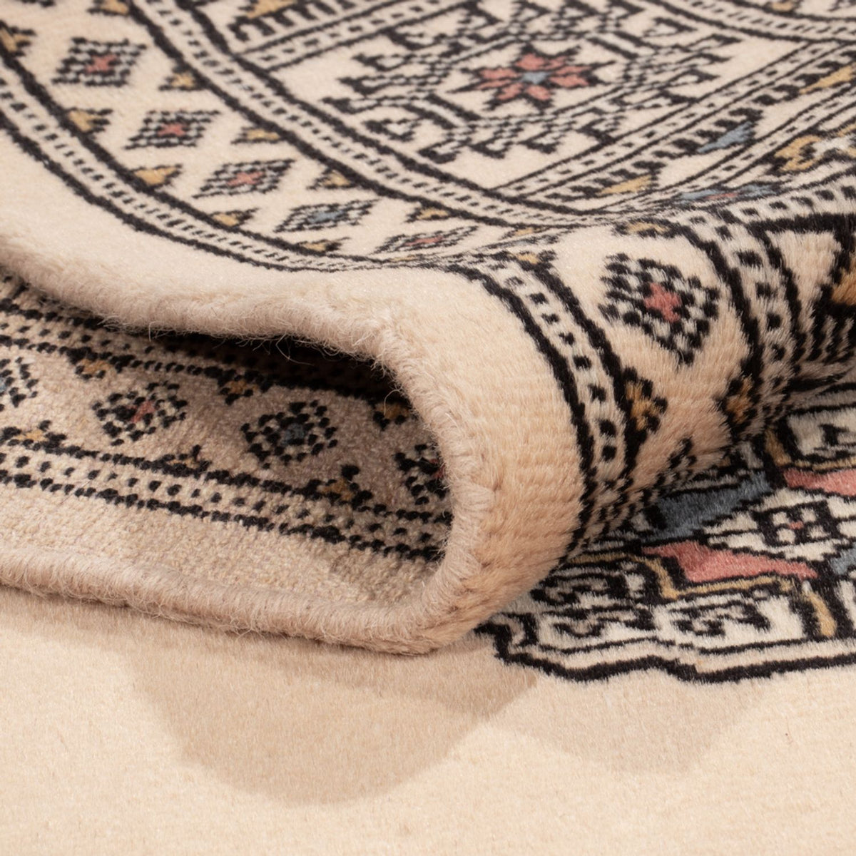 Pakistanska mattan - 195 x 124 cm - beige