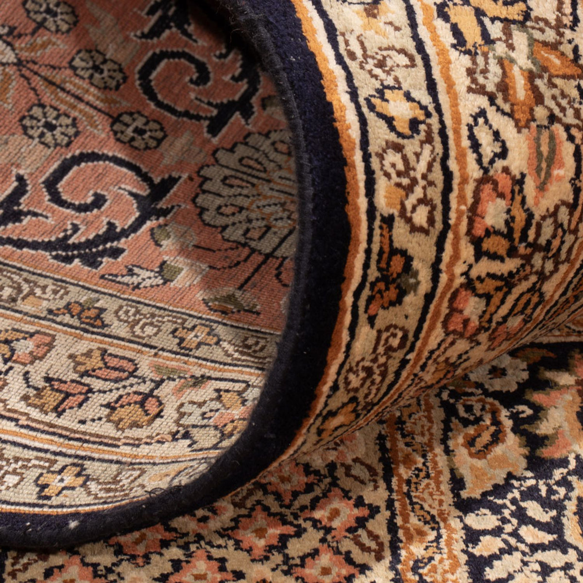 Sidenmatta - Kashmir Silk - 339 x 246 cm - mörk beige