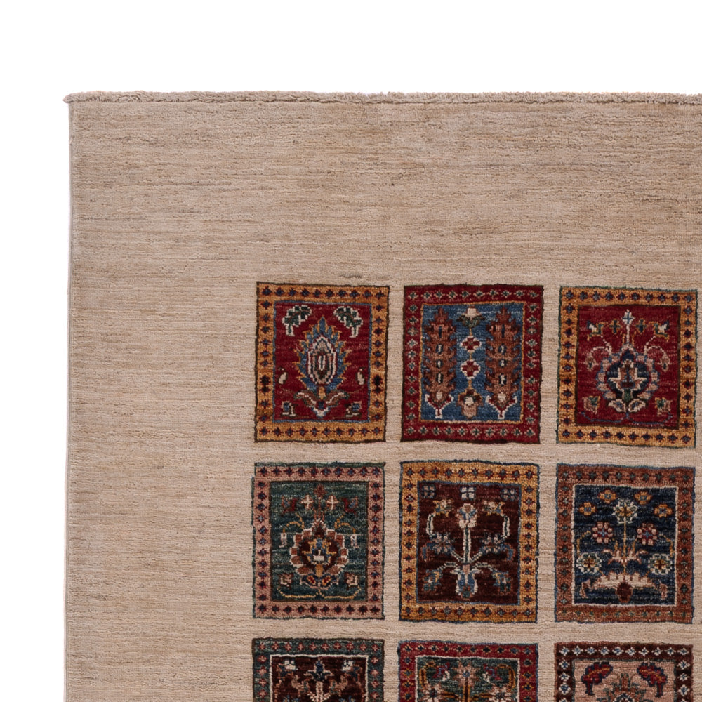 Bakhtiari Mattan 236x175cm - Oriental Carpet