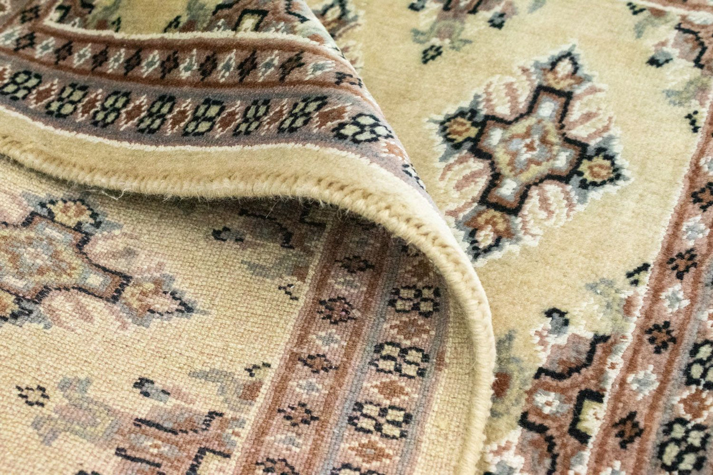 Pakistanska mattan - 87 x 62 cm - beige
