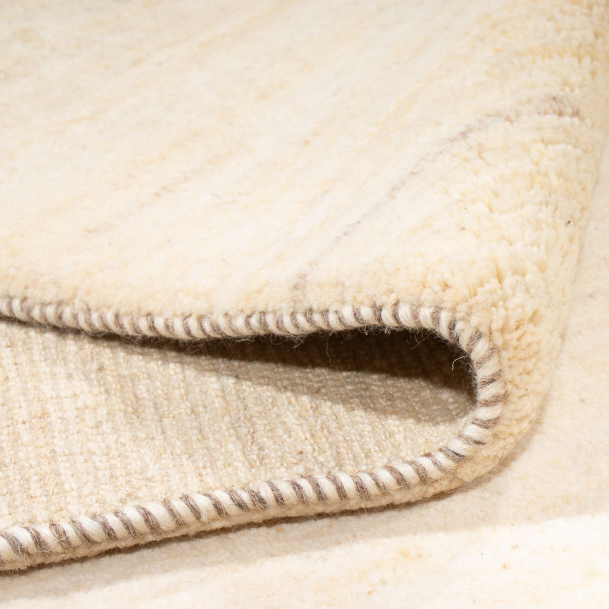 Gabbeh-matta - persisk - 280 x 257 cm - ljusbeige