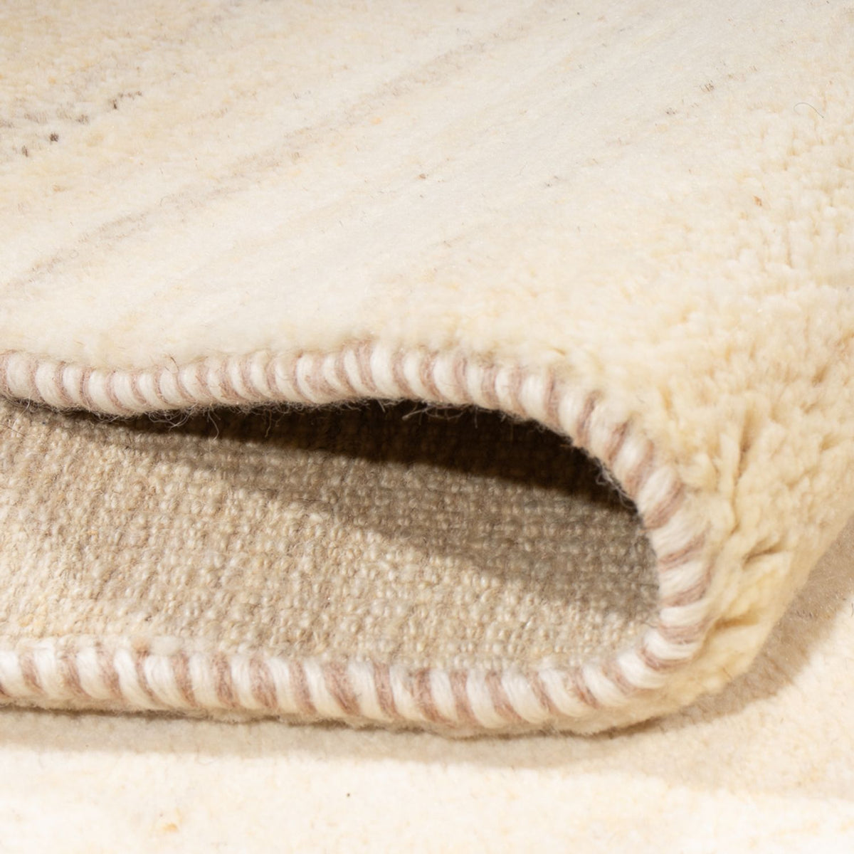 Gabbeh-matta - persisk - 242 x 182 cm - naturvit