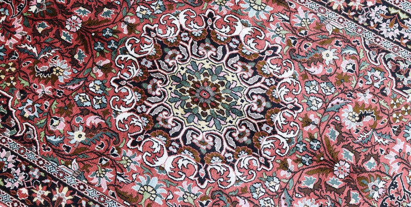 Sidenmatta - Kashmir Silk - 152 x 91 cm - mörkröd