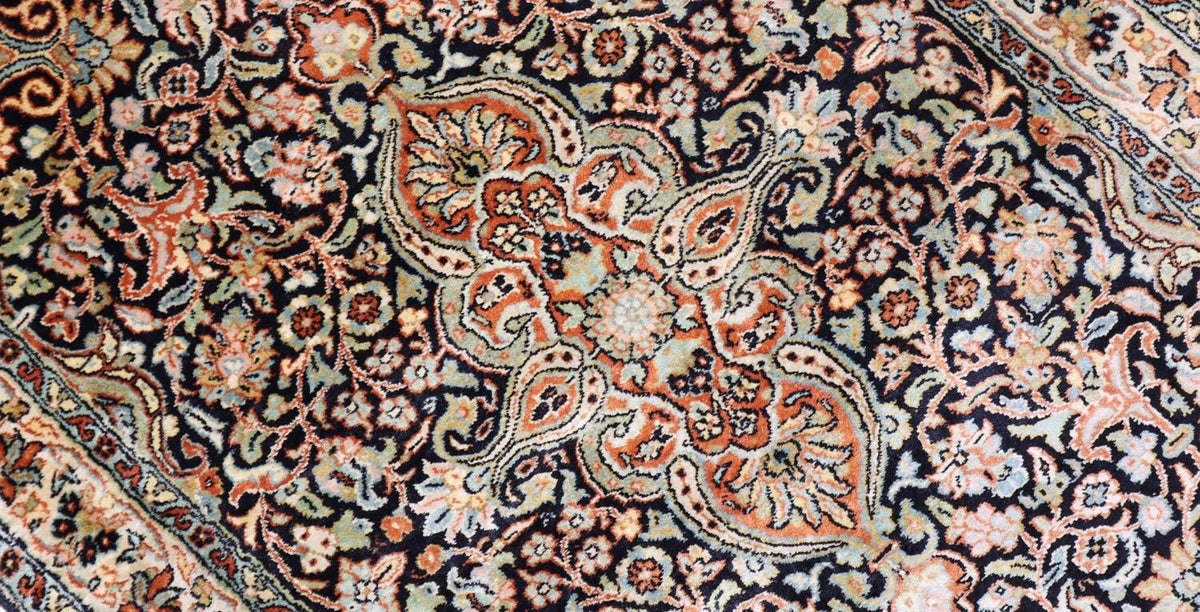 Sidenmatta - Kashmir Silk - 124 x 77 cm - mörkblå