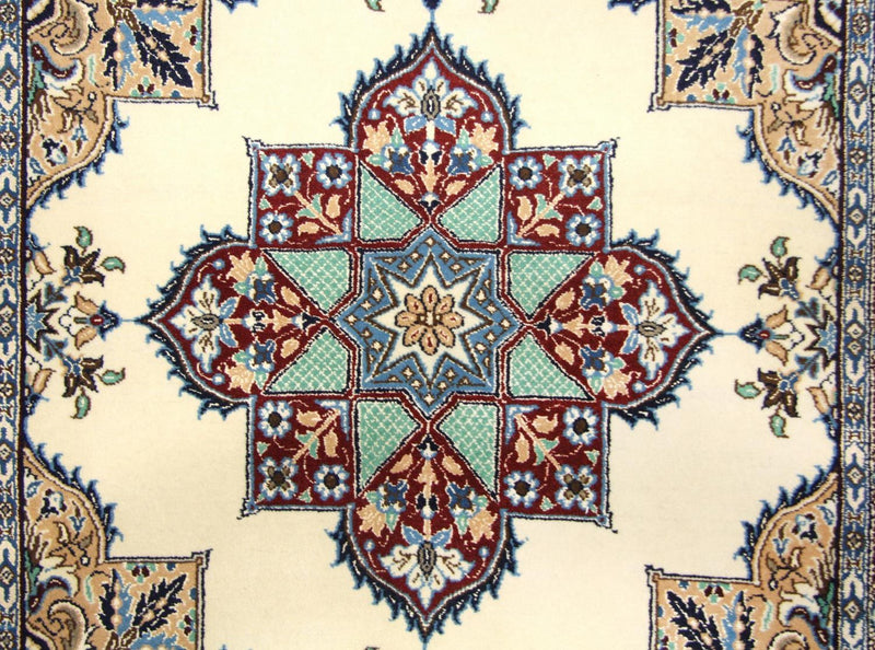 Persisk matta - Nain kvadrat  - 105 x 97 cm - naturvit