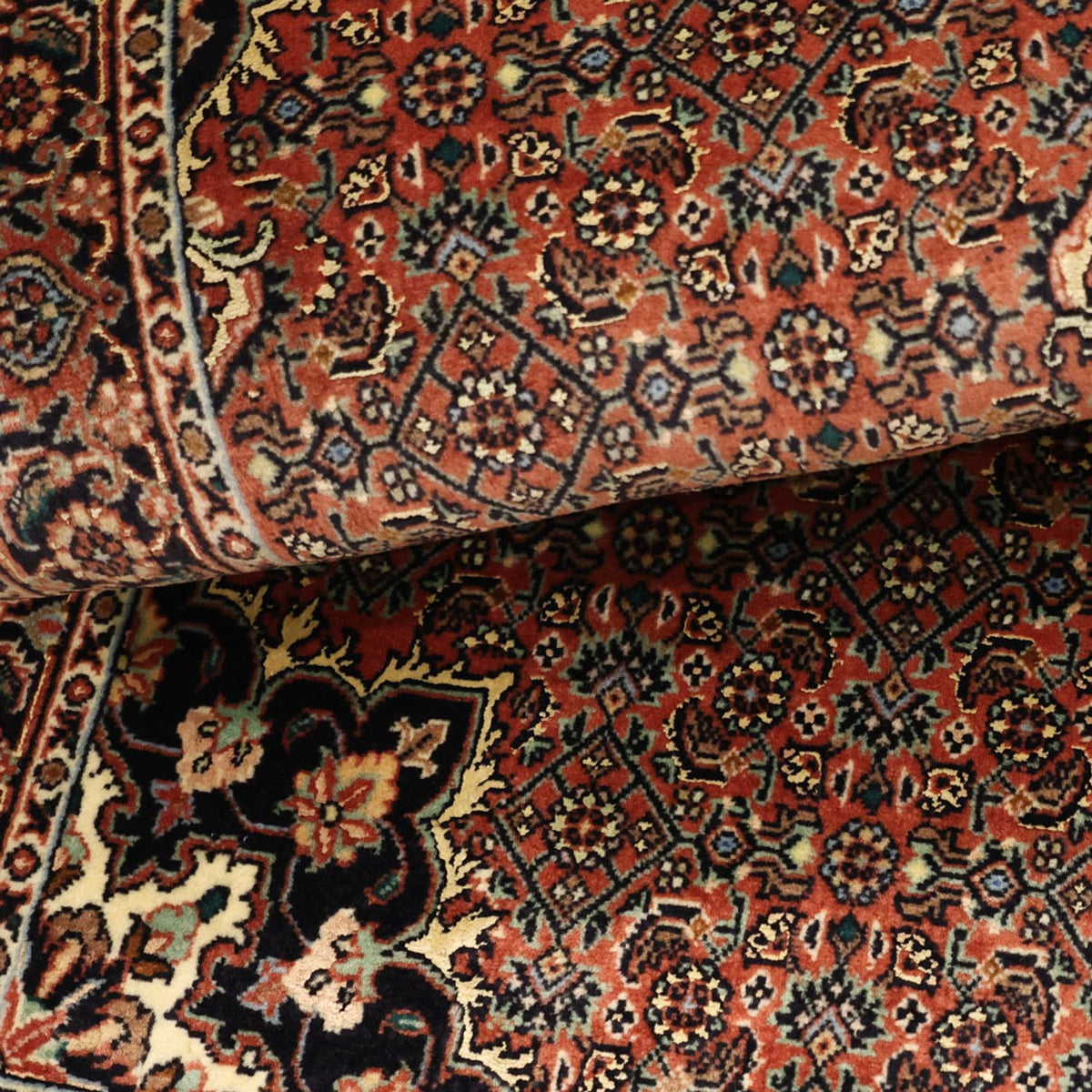 Persisk matta - Bijar - 131 x 72 cm - mörkröd