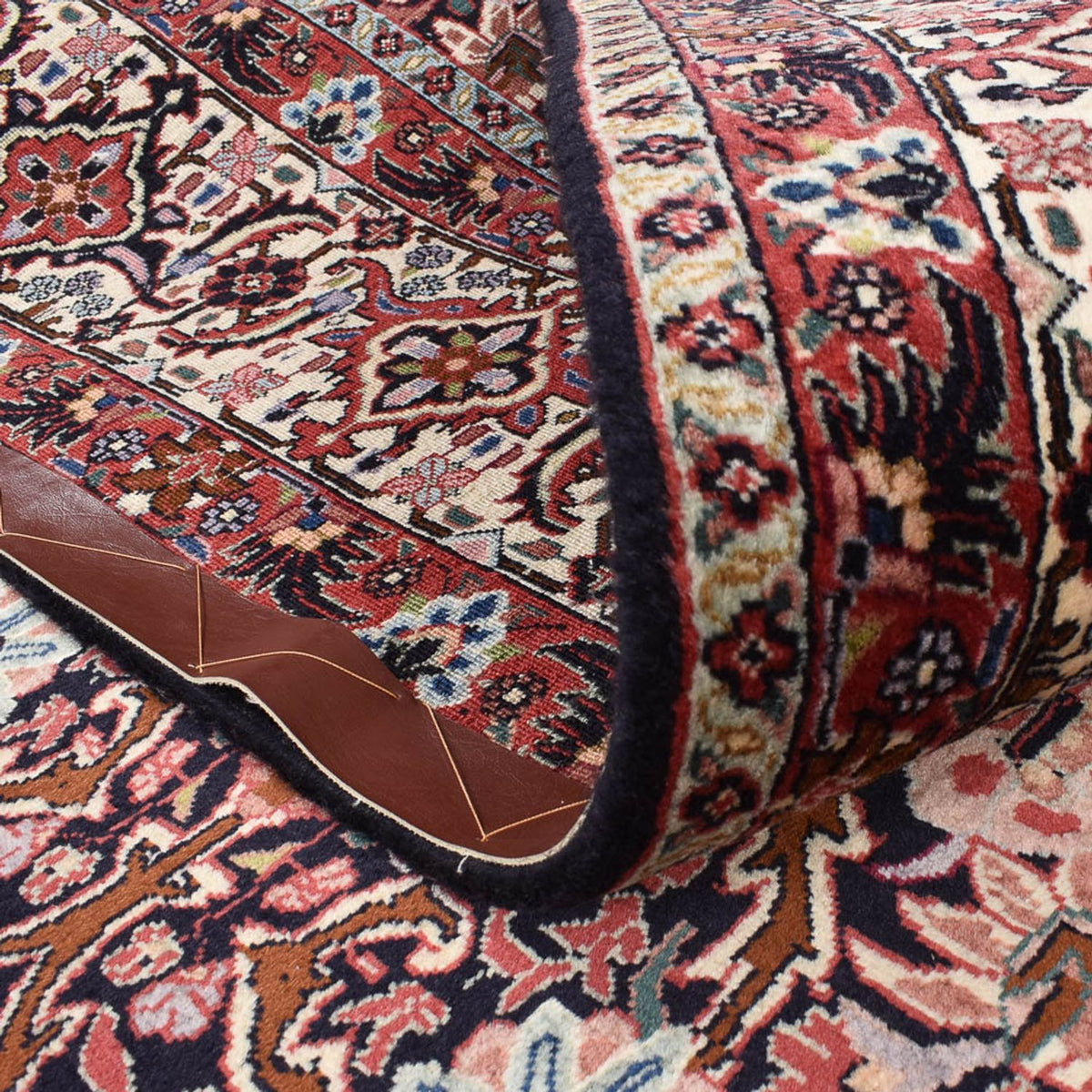 Persisk matta - Bijar - 247 x 204 cm - mörkröd