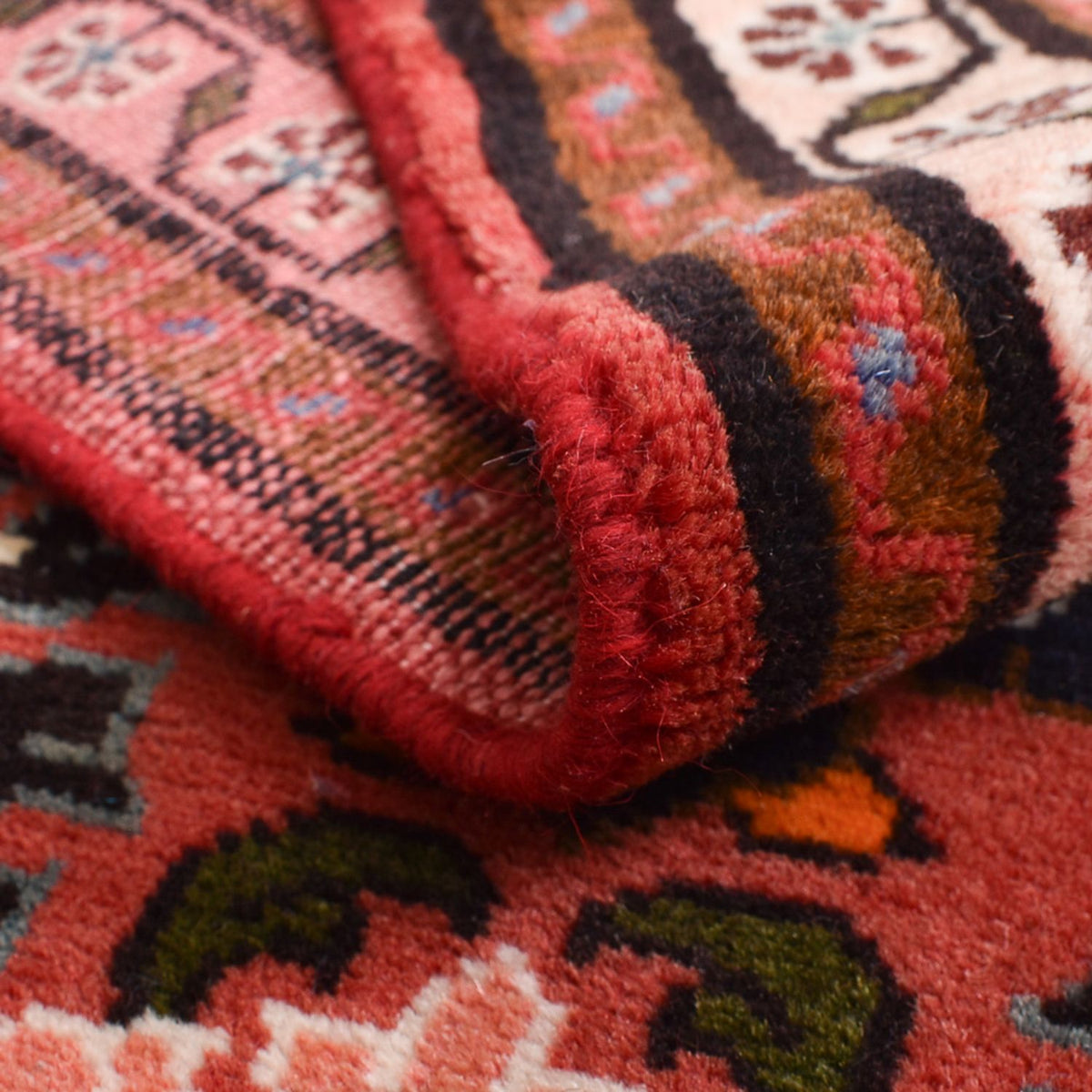 Persisk matta - Nomadic - 136 x 76 cm - mörkröd