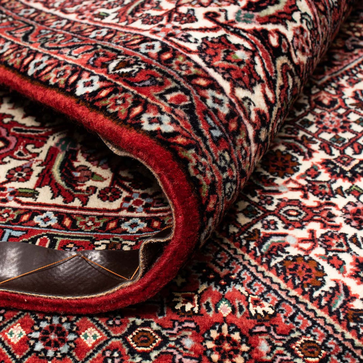 Persisk matta - Bijar - 252 x 208 cm - mörkröd