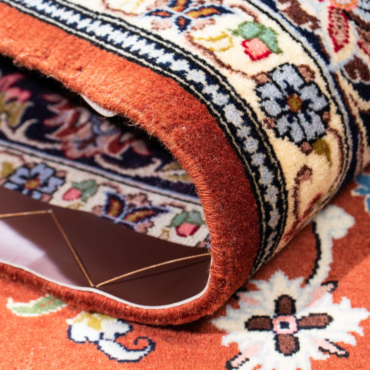 Persisk matta - Ghom - 181 x 136 cm - mörkröd