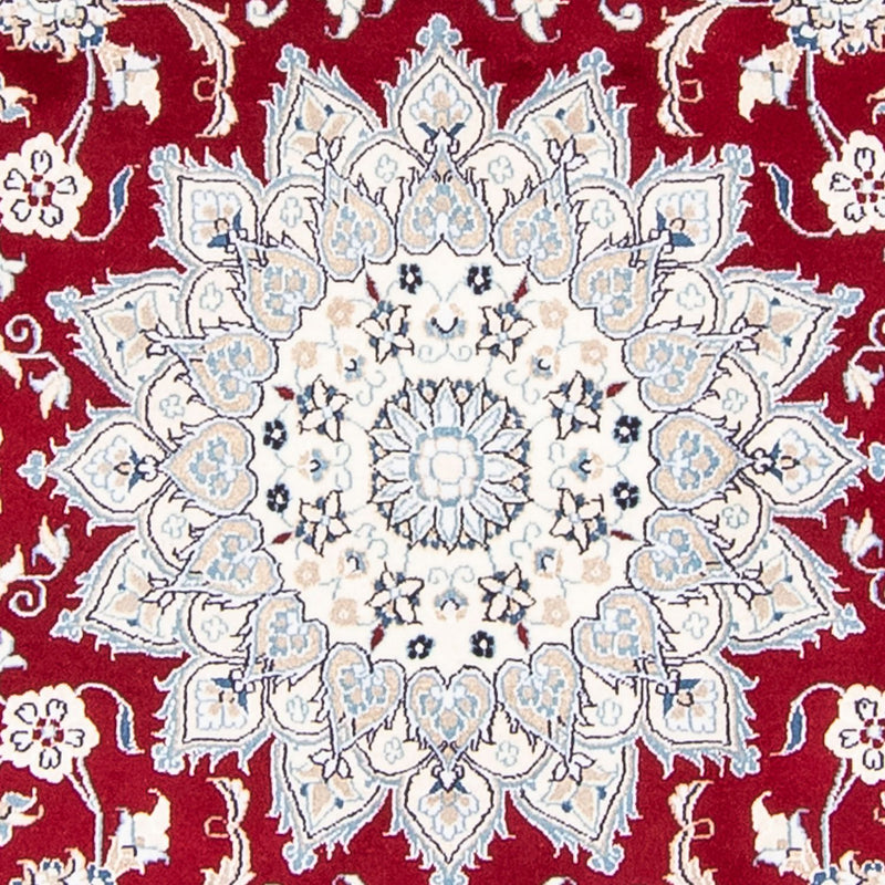 Persisk matta - Nain runt  - 250 x 250 cm - mörkröd