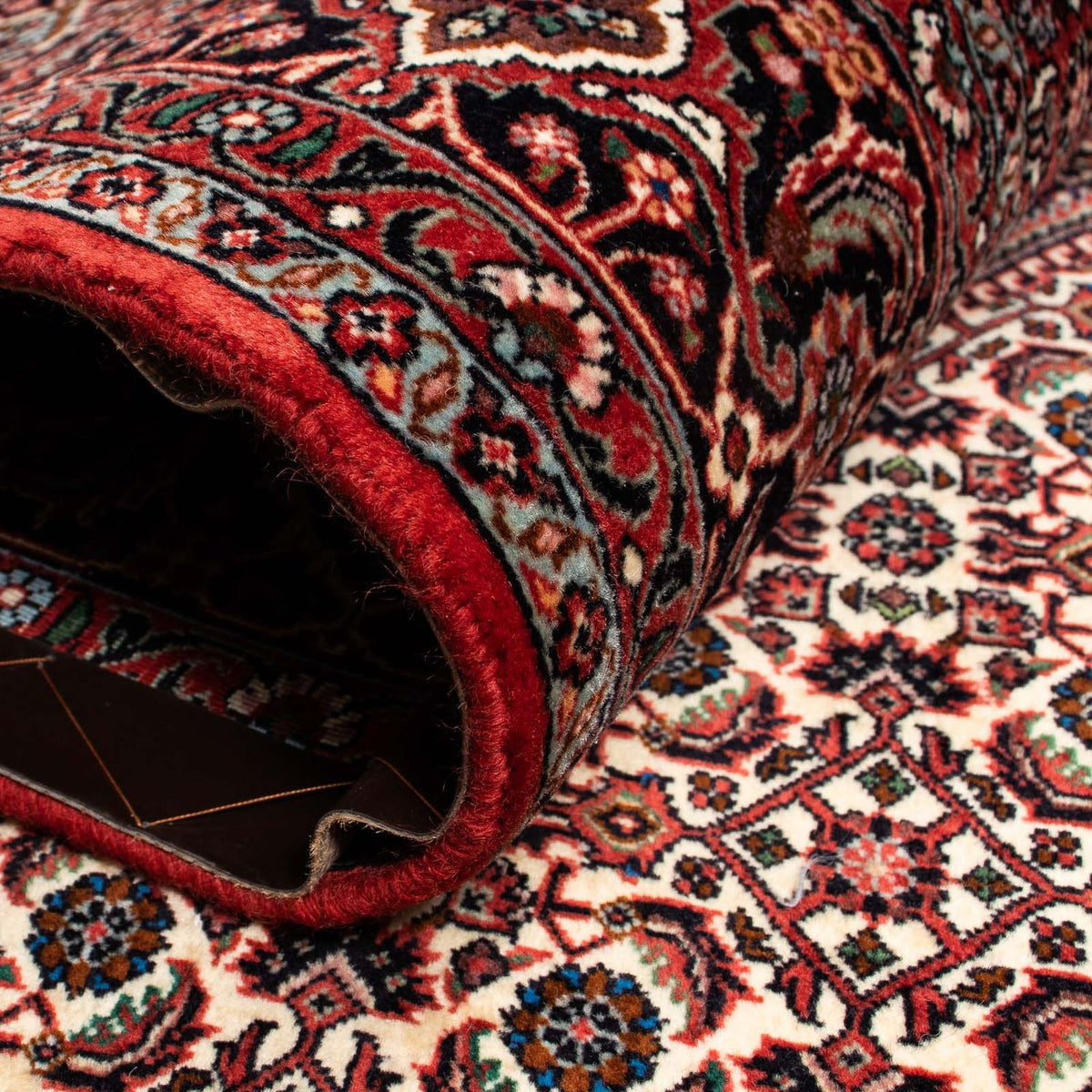 Persisk matta - Bijar - 254 x 203 cm - mörkröd
