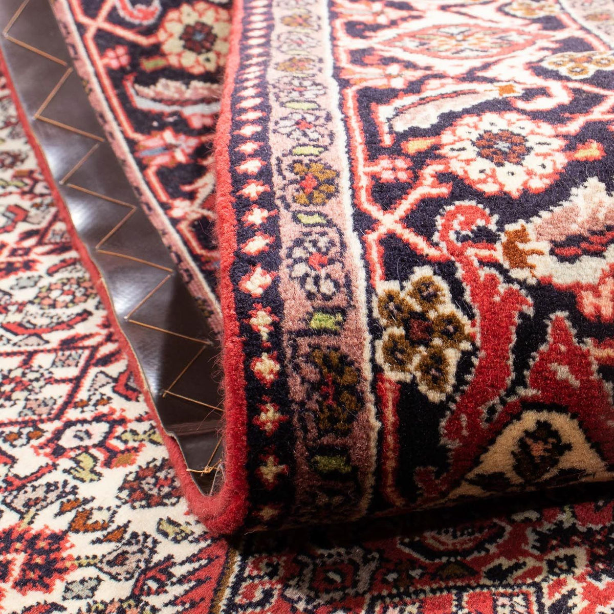 Persisk matta - Bijar - 242 x 171 cm - mörkröd