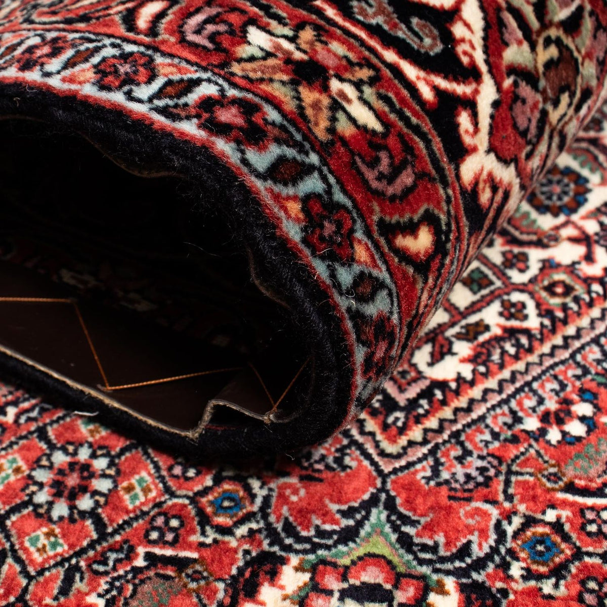 Persisk matta - Bijar - 249 x 200 cm - mörkröd