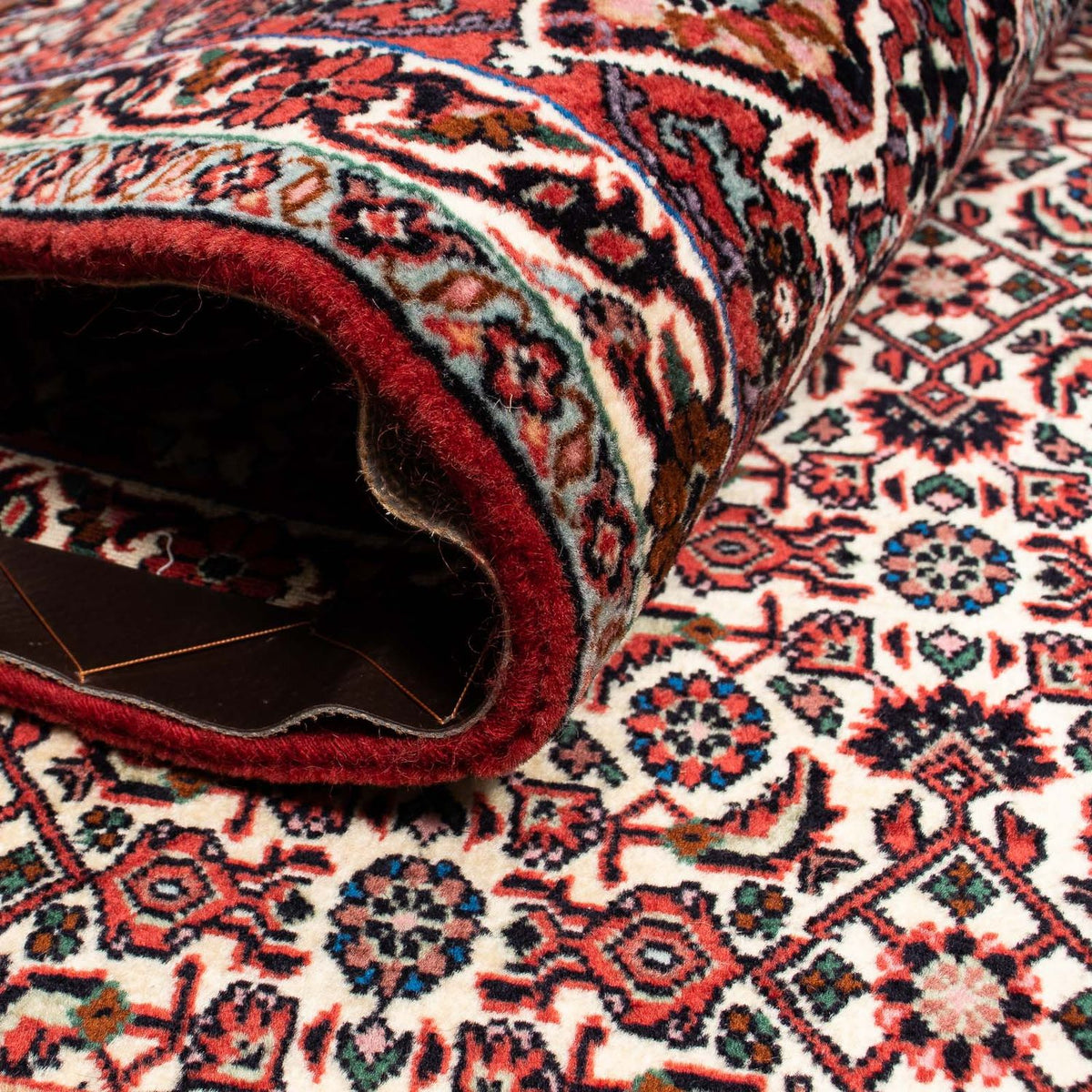 Persisk matta - Bijar - 245 x 202 cm - mörkröd