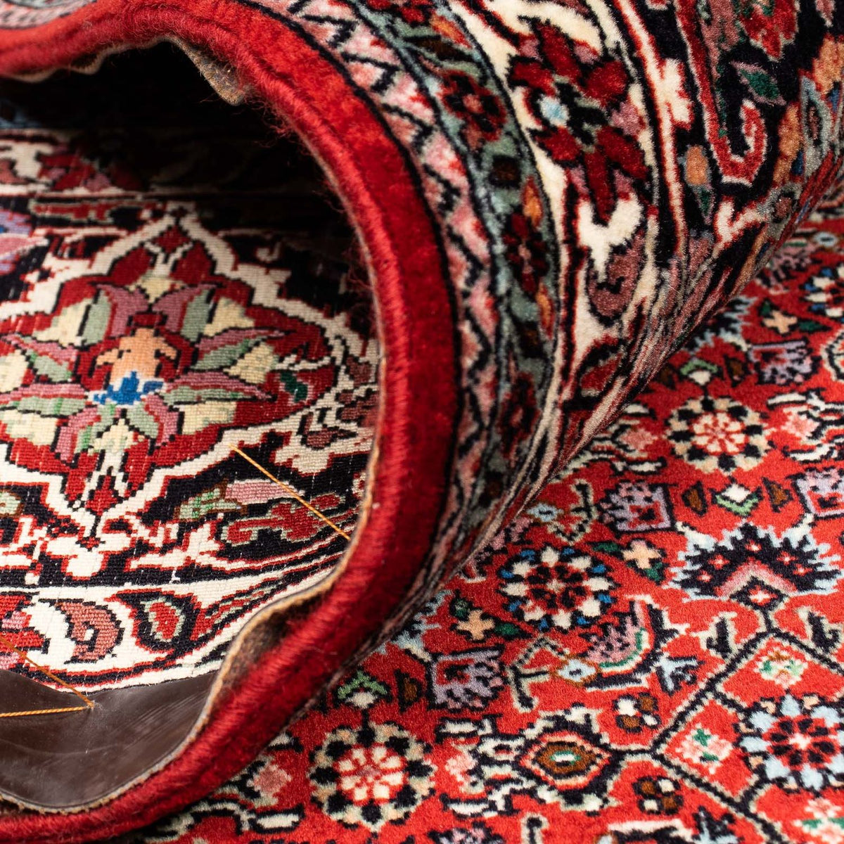 Persisk matta - Bijar - 392 x 299 cm - mörkröd