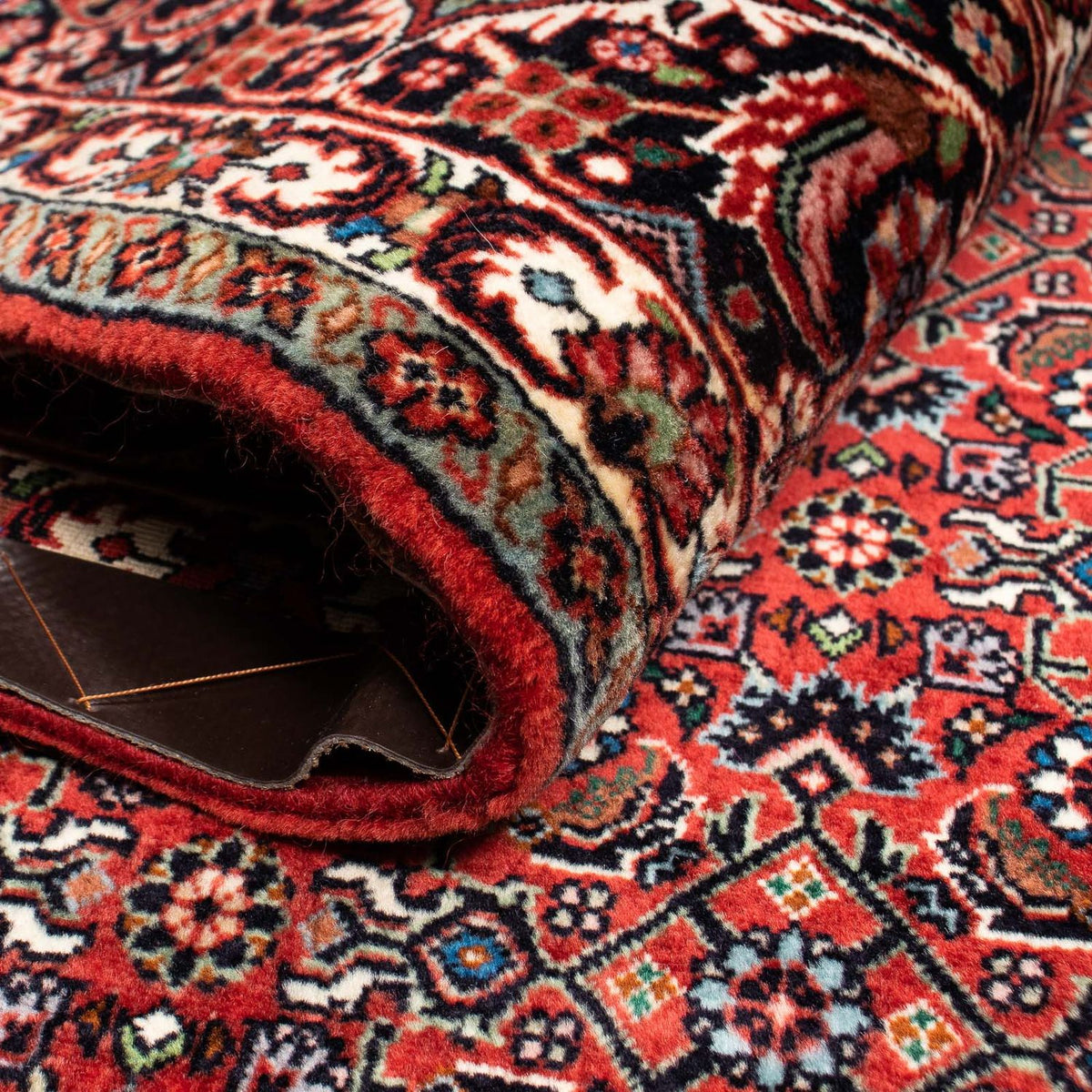 Persisk matta - Bijar - 237 x 200 cm - mörkröd