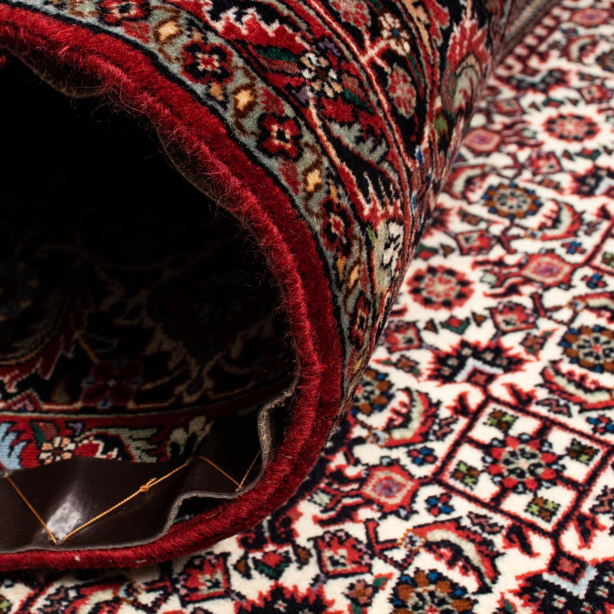 Persisk matta - Bijar - 262 x 205 cm - mörkröd