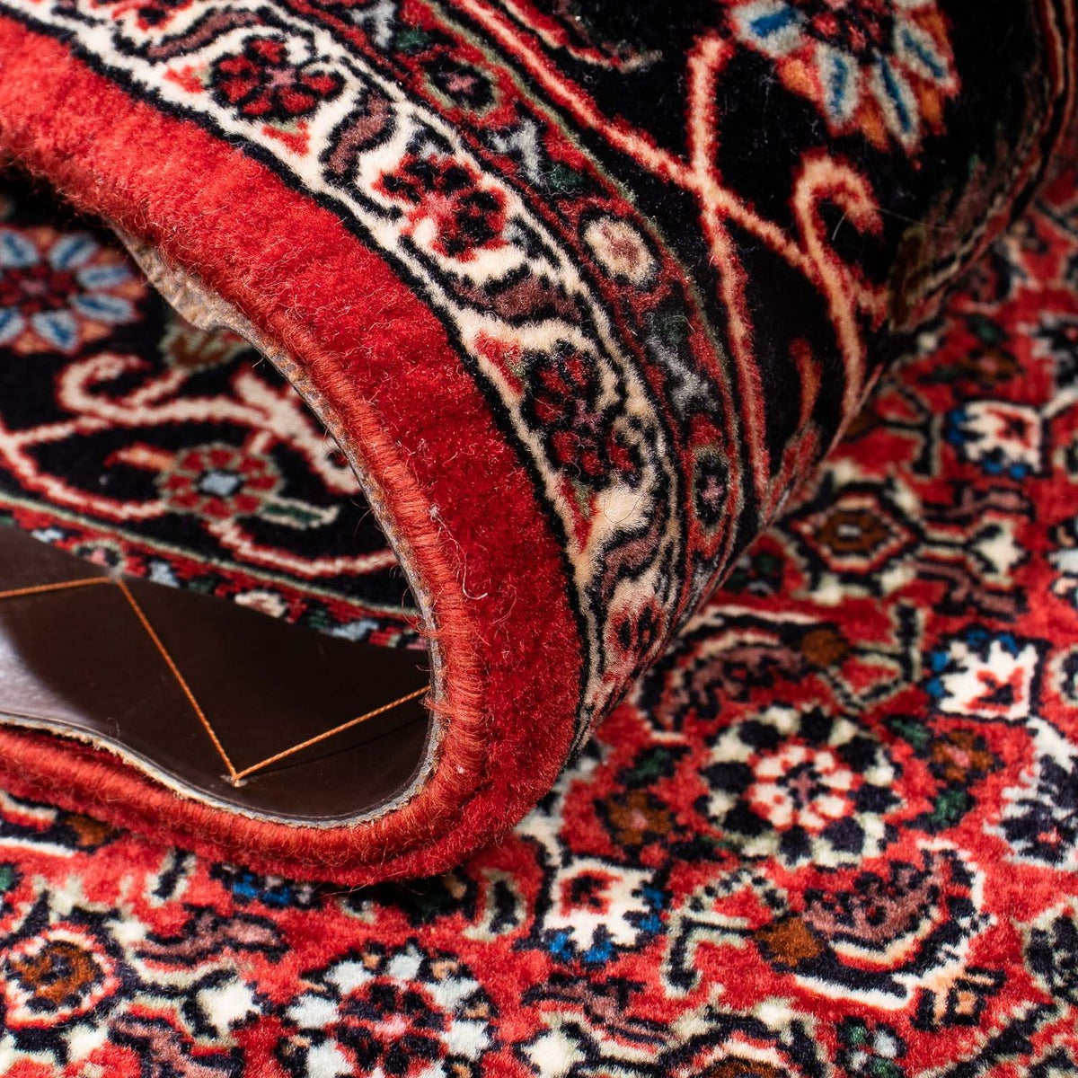 Persisk matta - Bijar - 238 x 165 cm - mörkröd