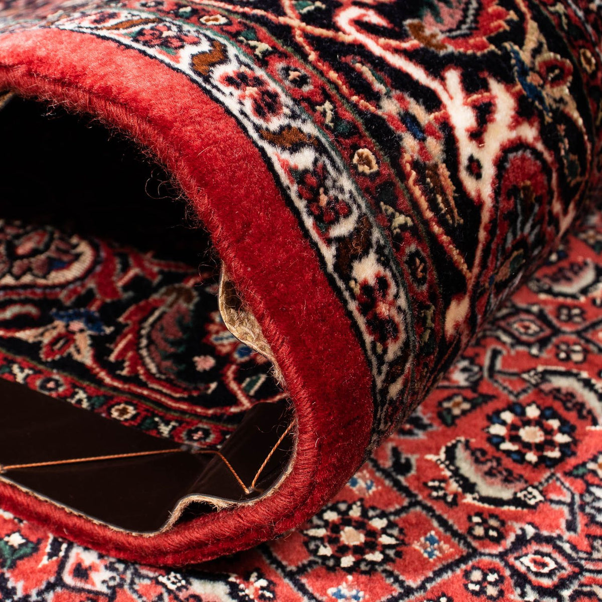 Persisk matta - Bijar - 240 x 171 cm - mörkröd