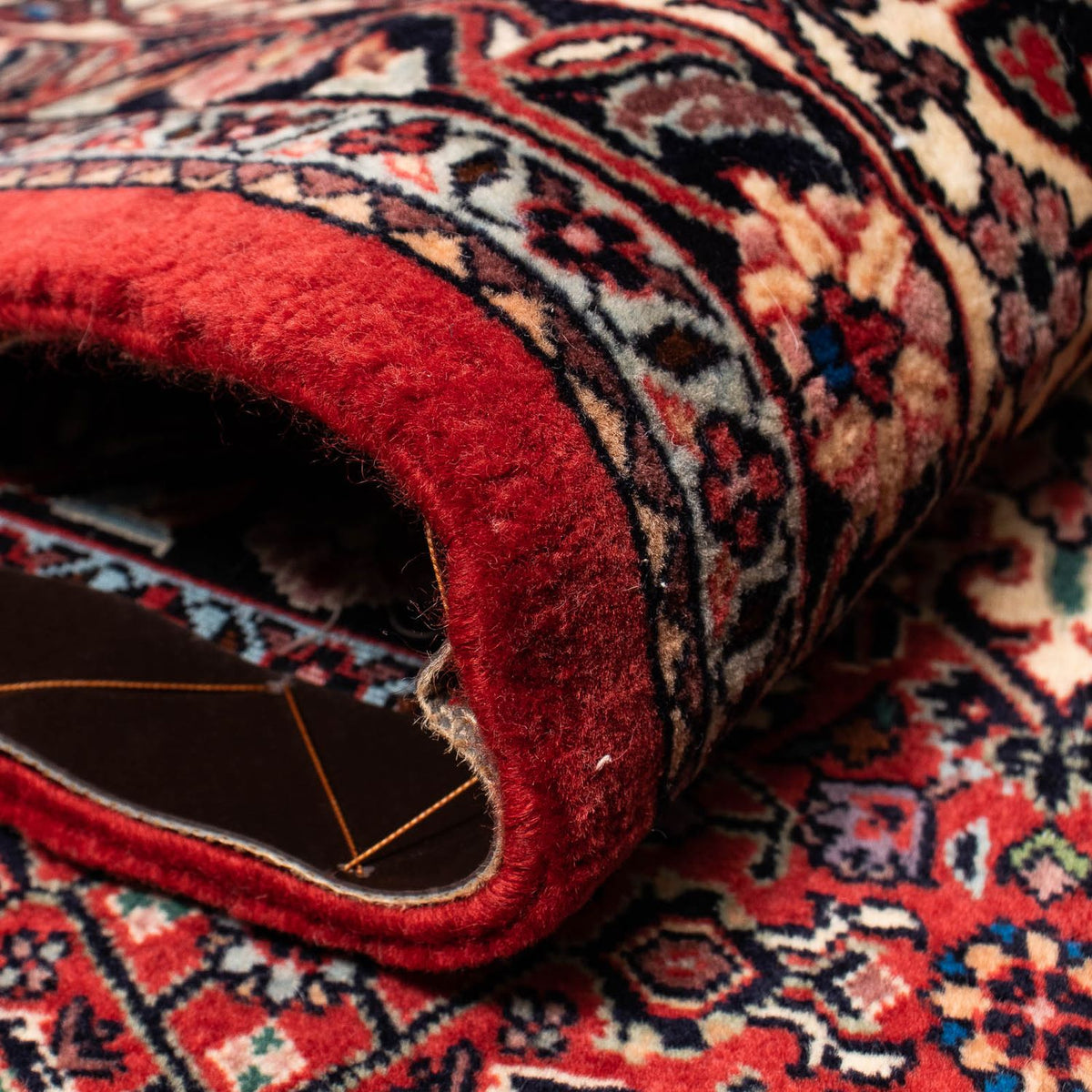 Persisk matta - Bijar - 247 x 202 cm - mörkröd