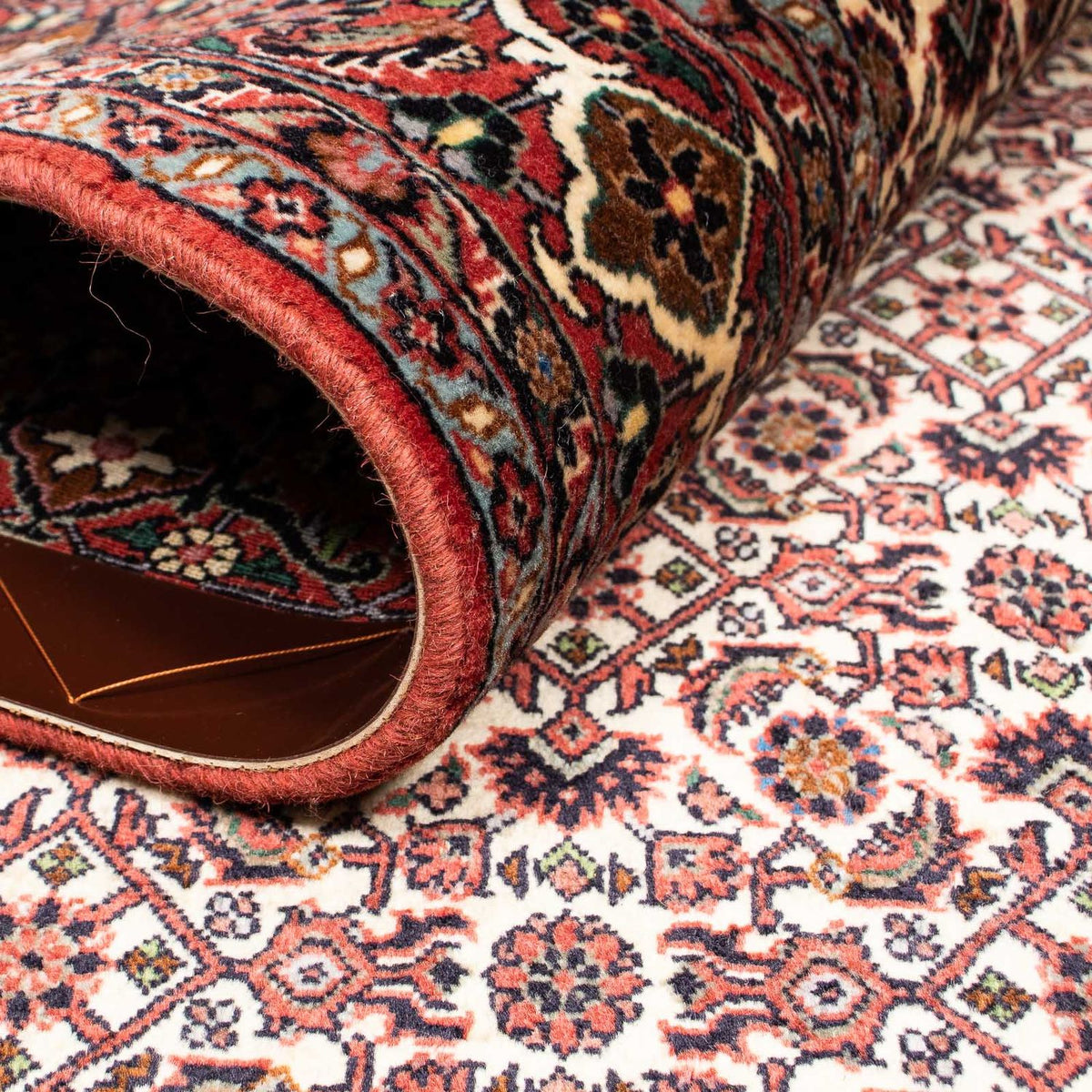 Persisk matta - Bijar - 240 x 173 cm - mörkröd