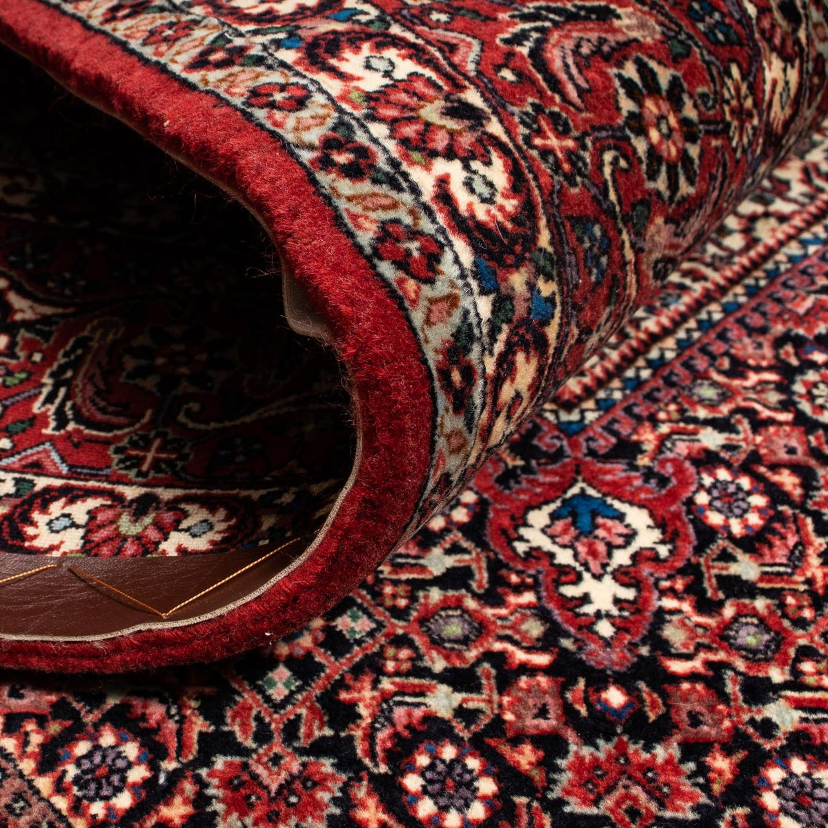 Persisk matta - Bijar - 255 x 205 cm - mörkröd