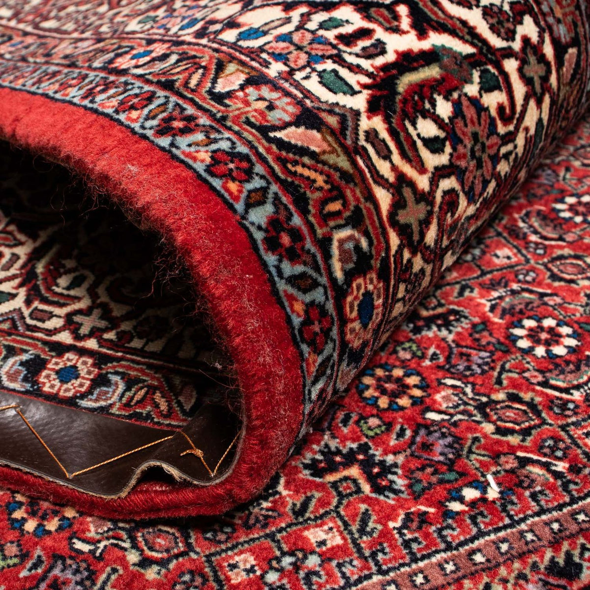 Persisk matta - Bijar - 255 x 202 cm - mörkröd