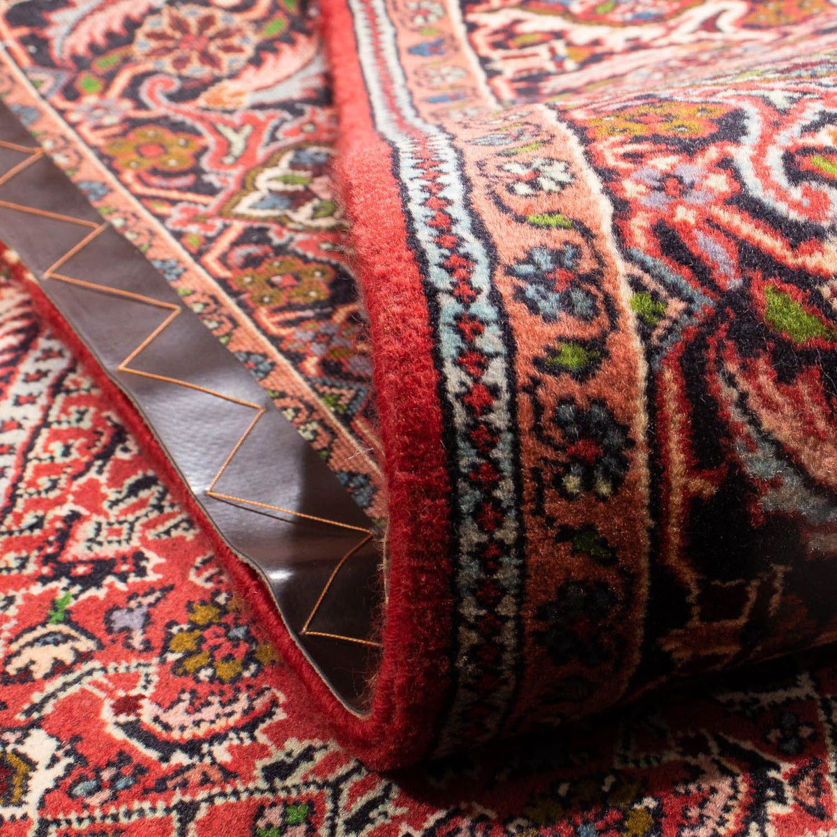 Persisk matta - Bijar - 251 x 173 cm - mörkröd