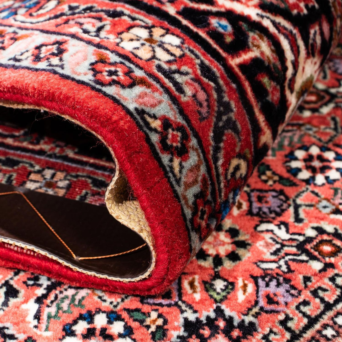 Persisk matta - Bijar - 236 x 169 cm - mörkröd