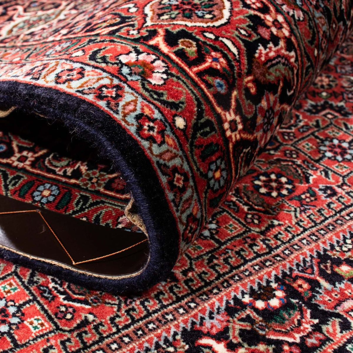 Persisk matta - Bijar - 238 x 175 cm - mörkröd