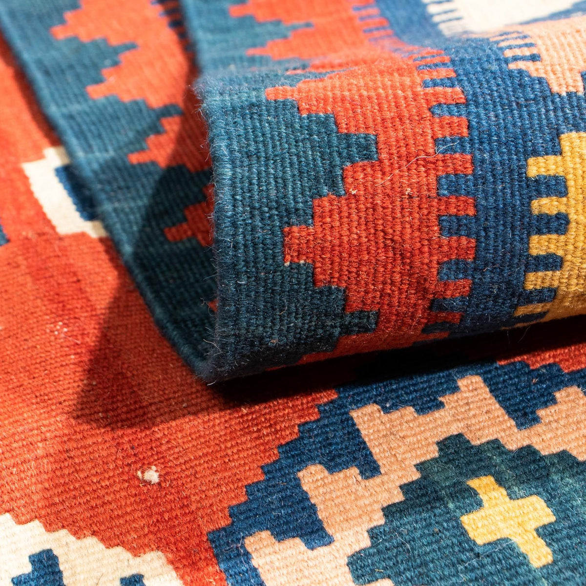 Kelim Carpet - orientalisk matta kvadrat  - 106 x 99 cm - mörkröd