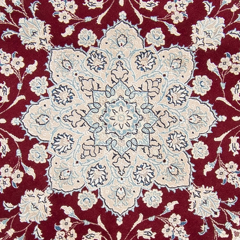 Persisk matta - Nain runt  - 250 x 250 cm - mörkröd