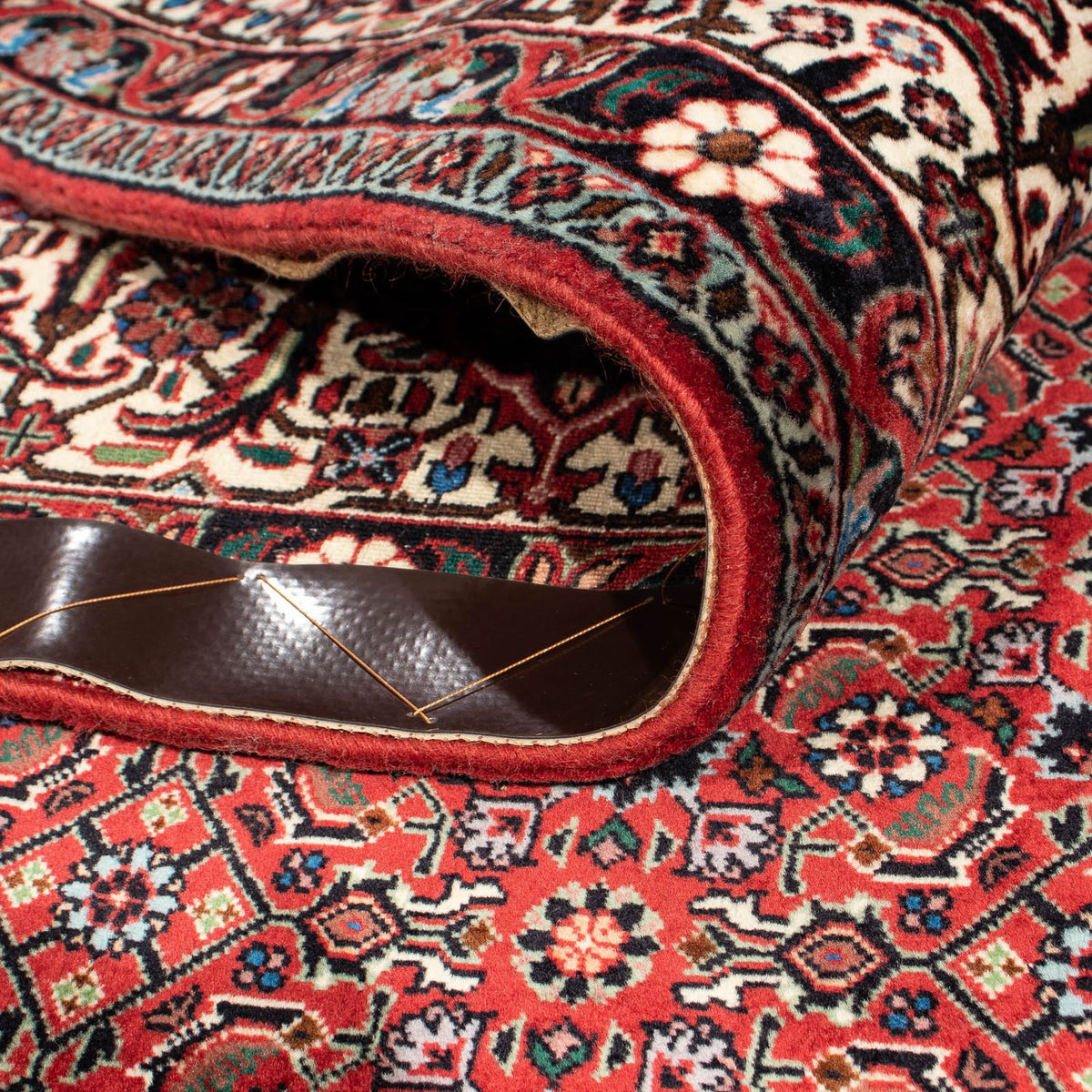 Persisk matta - Bijar - 290 x 203 cm - mörkröd