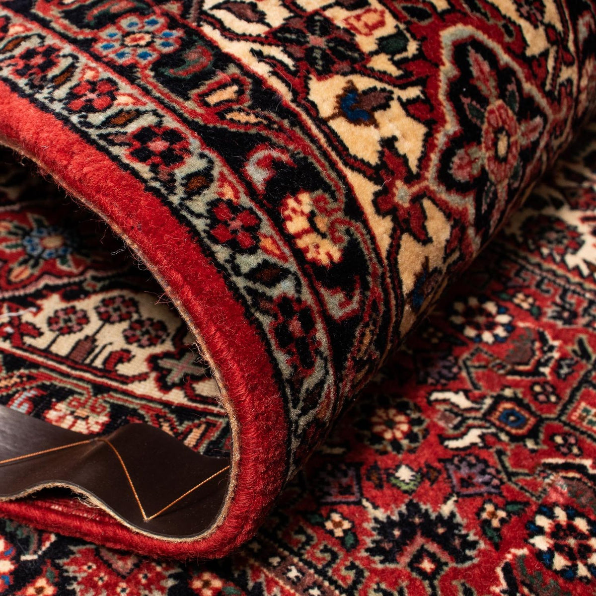 Persisk matta - Bijar - 248 x 200 cm - mörkröd