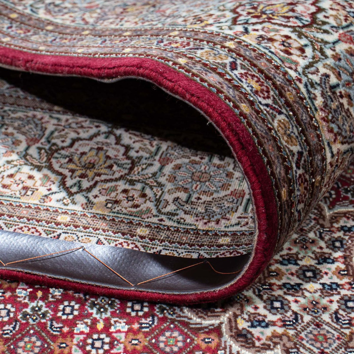 Persisk matta - Tabriz - 210 x 152 cm - mörkröd