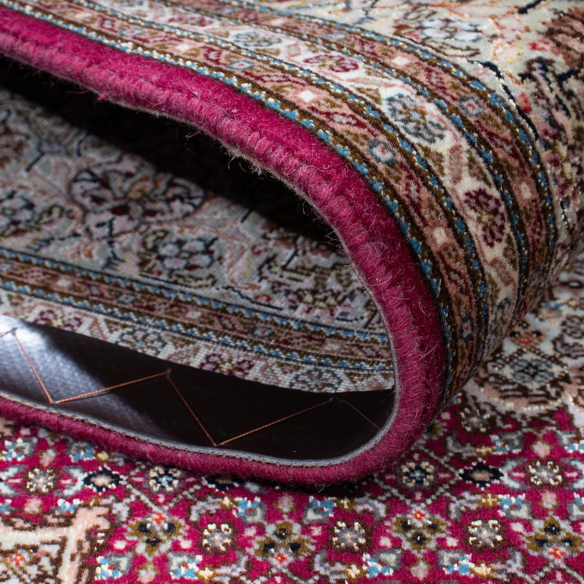 Persisk matta - Tabriz - 206 x 153 cm - mörkröd