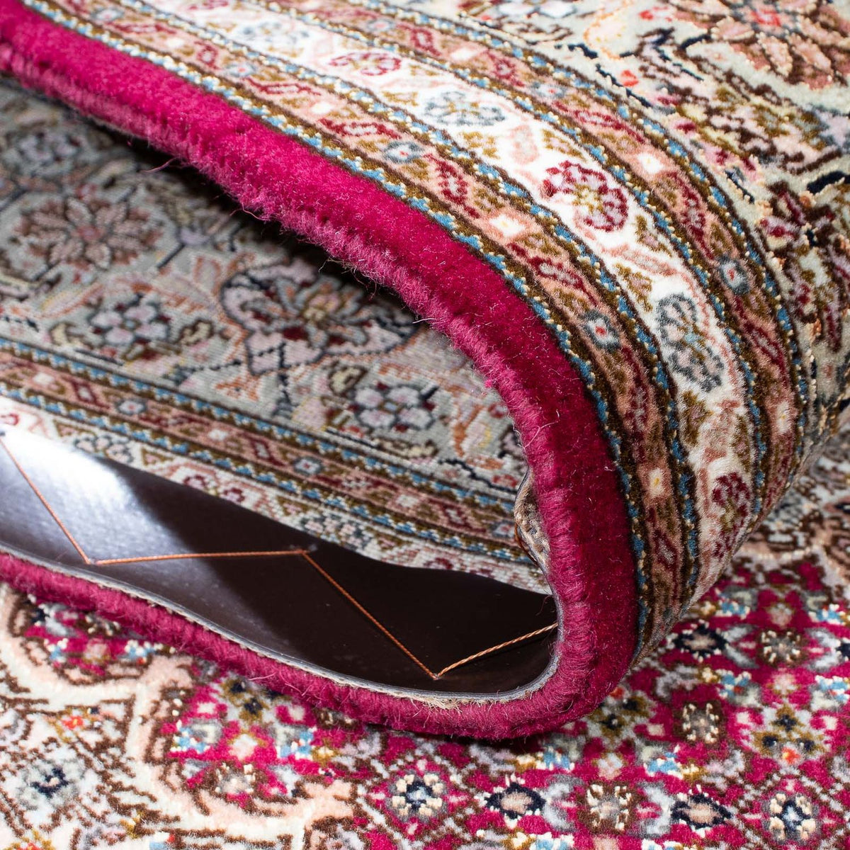 Persisk matta - Tabriz - 208 x 150 cm - mörkröd