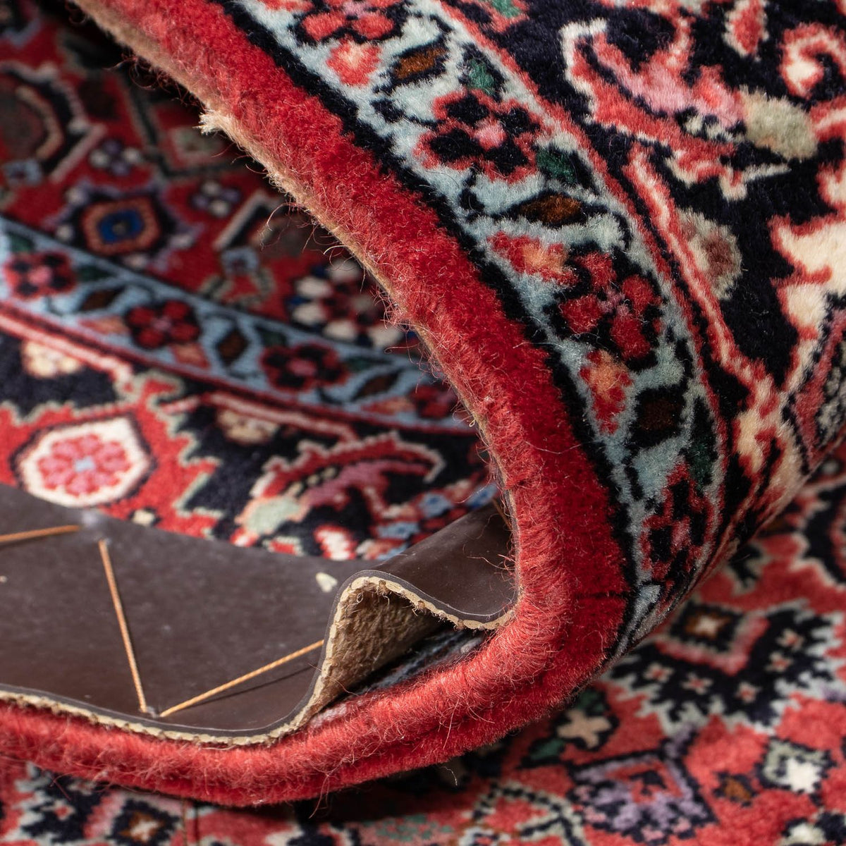 Persisk matta - Bijar - 193 x 176 cm - röd