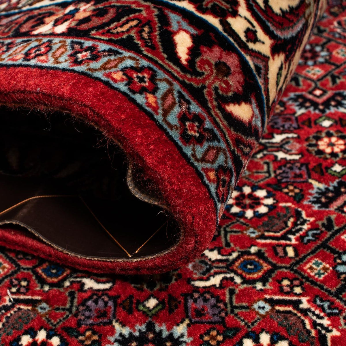 Persisk matta - Bijar - 242 x 203 cm - mörkröd