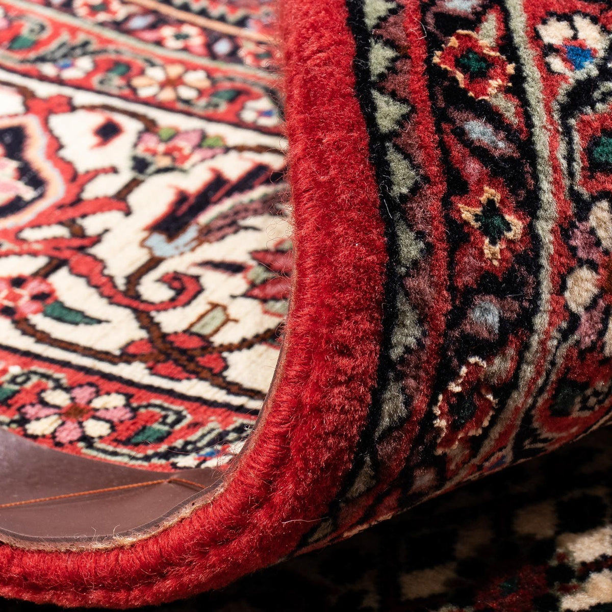 Persisk matta - Bijar - 236 x 172 cm - mörkröd