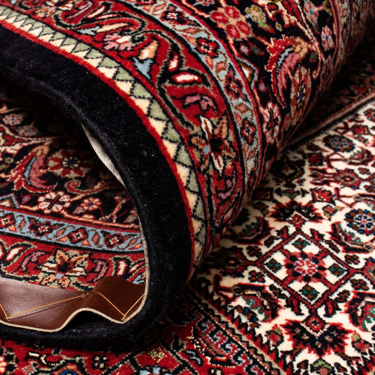 Persisk matta - Bijar - 253 x 200 cm - mörkröd