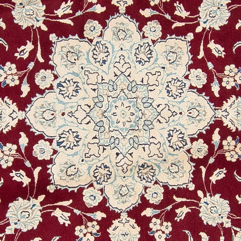 Persisk matta - Nain runt  - 245 x 245 cm - mörkröd