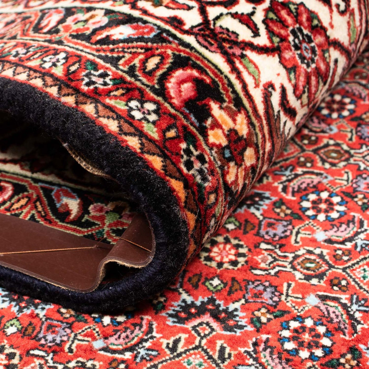 Persisk matta - Bijar - 244 x 200 cm - mörkröd