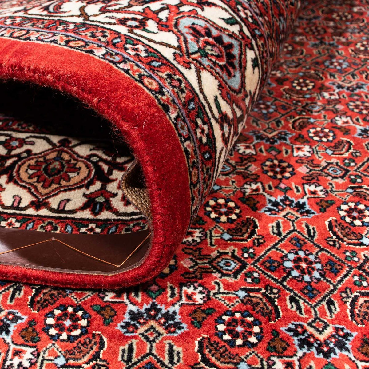 Persisk matta - Bijar - 242 x 168 cm - mörkröd