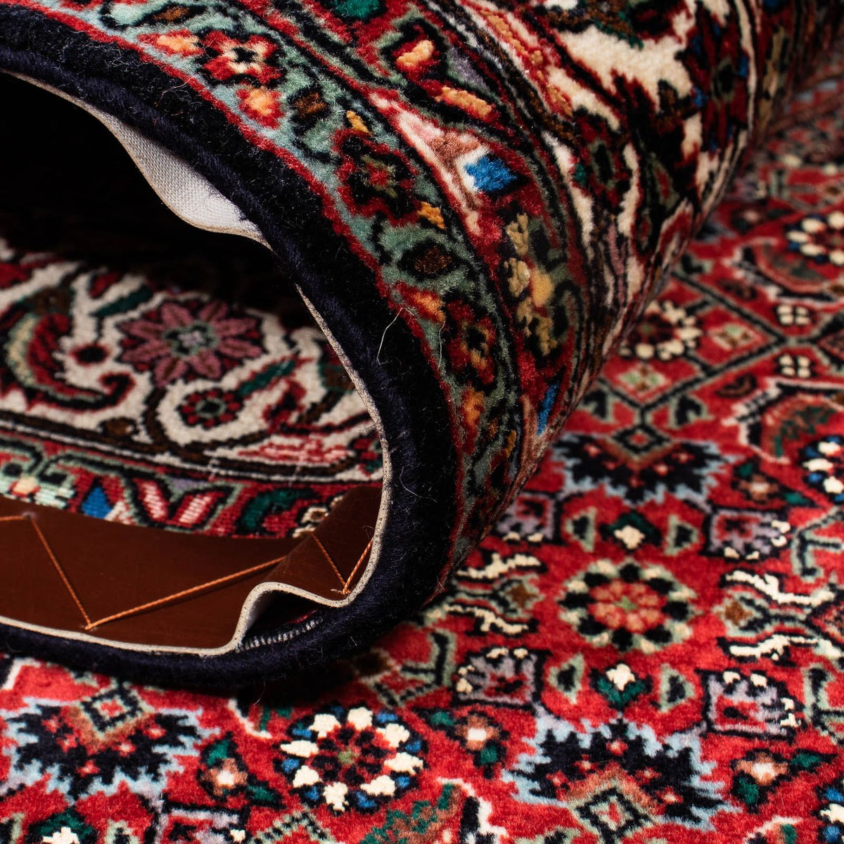 Persisk matta - Bijar - 232 x 168 cm - mörkröd