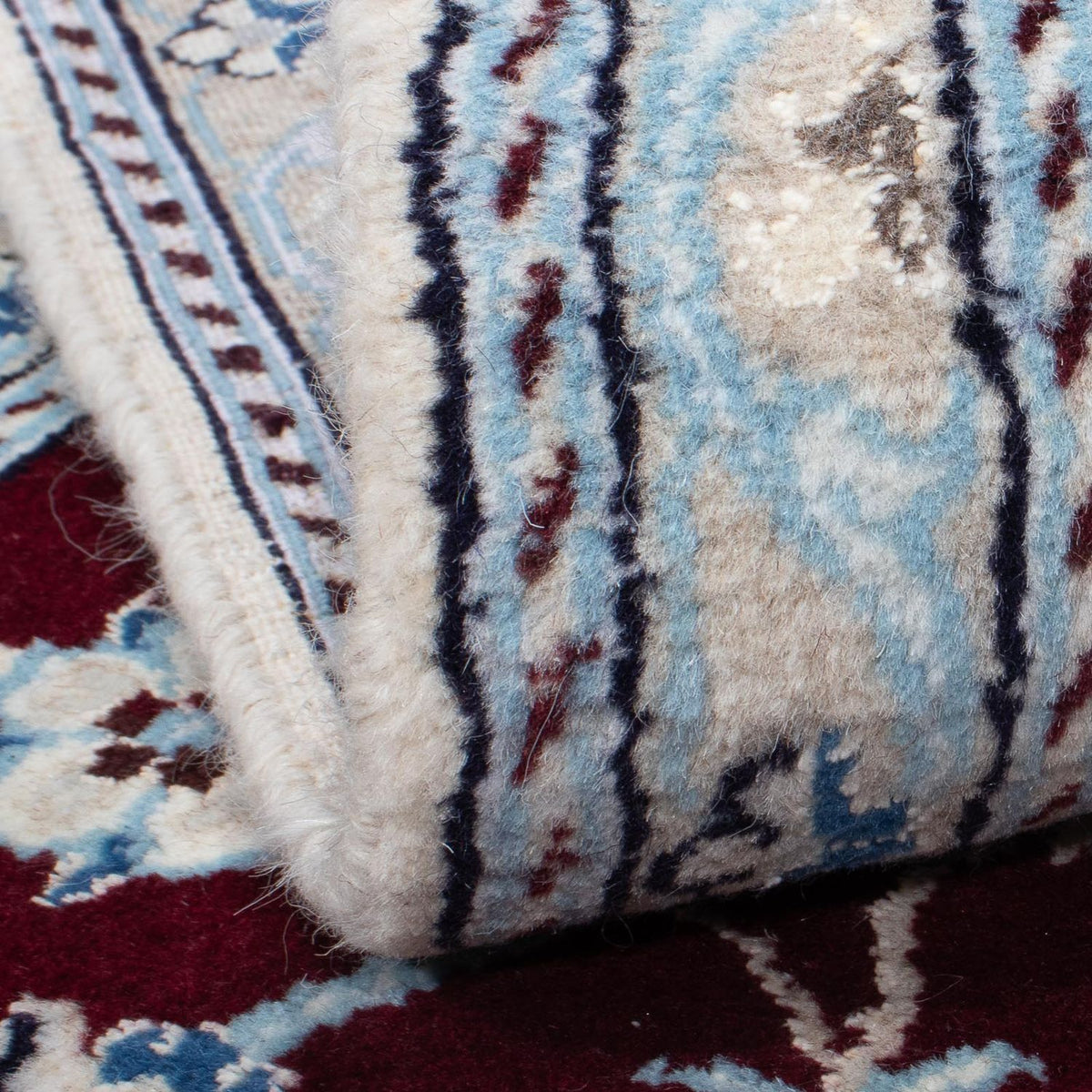 Persisk matta - Nain - 240 x 189 cm - mörkröd